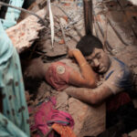 Bangladeş’deki 8 katlı Rana Plaza’nın çöküşü sonrası çekilen tüyler ürpertici fotoğraf | Fotoğraf: Taslima Akhter / 24 Nisan 2013
