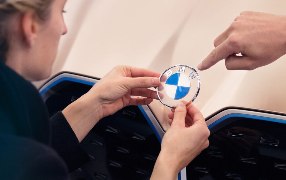 BMW Yeni Logosunu Duyurdu - Webmasto