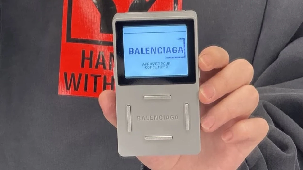 Balenciaga oyun konsolu