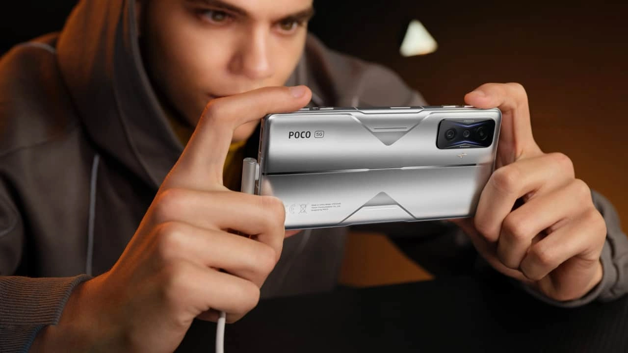 POCO F4 GT