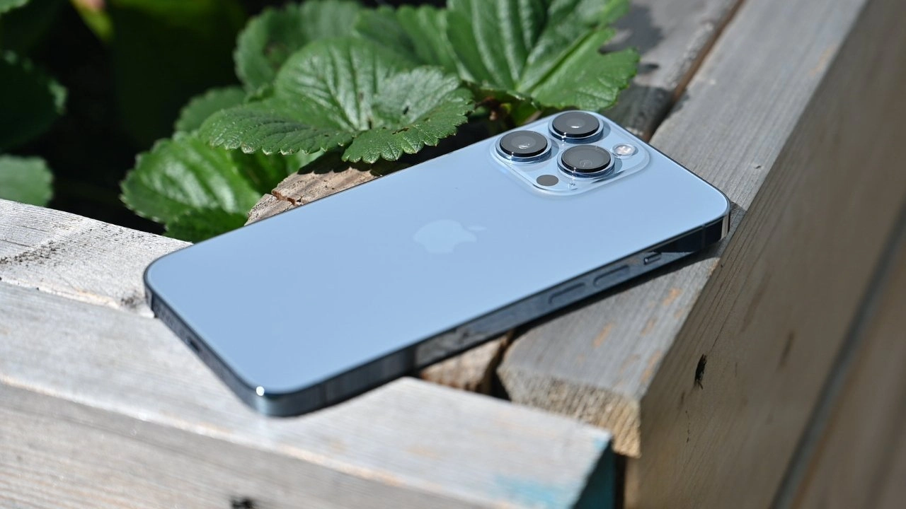 iPhone 17 Pro Gök Mavisi