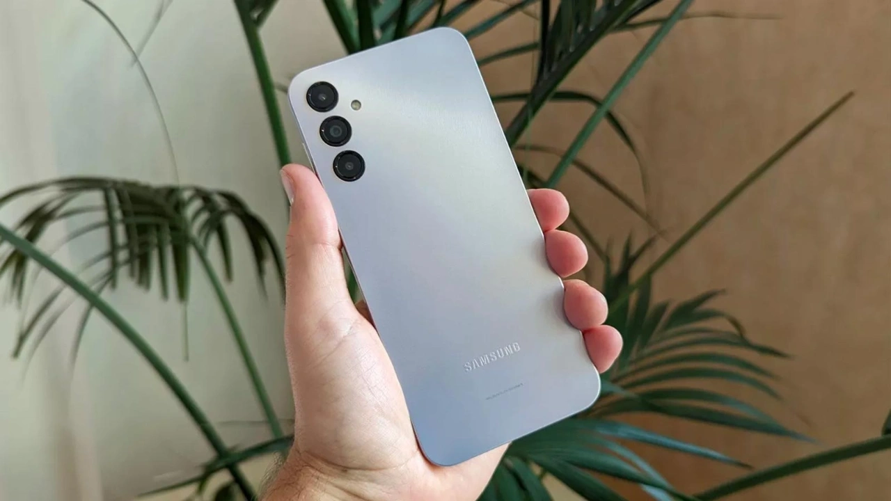 Samsung Galaxy A25, One UI 7 (Android 15) güncellemesine ulaştı Galaxy A25 5G