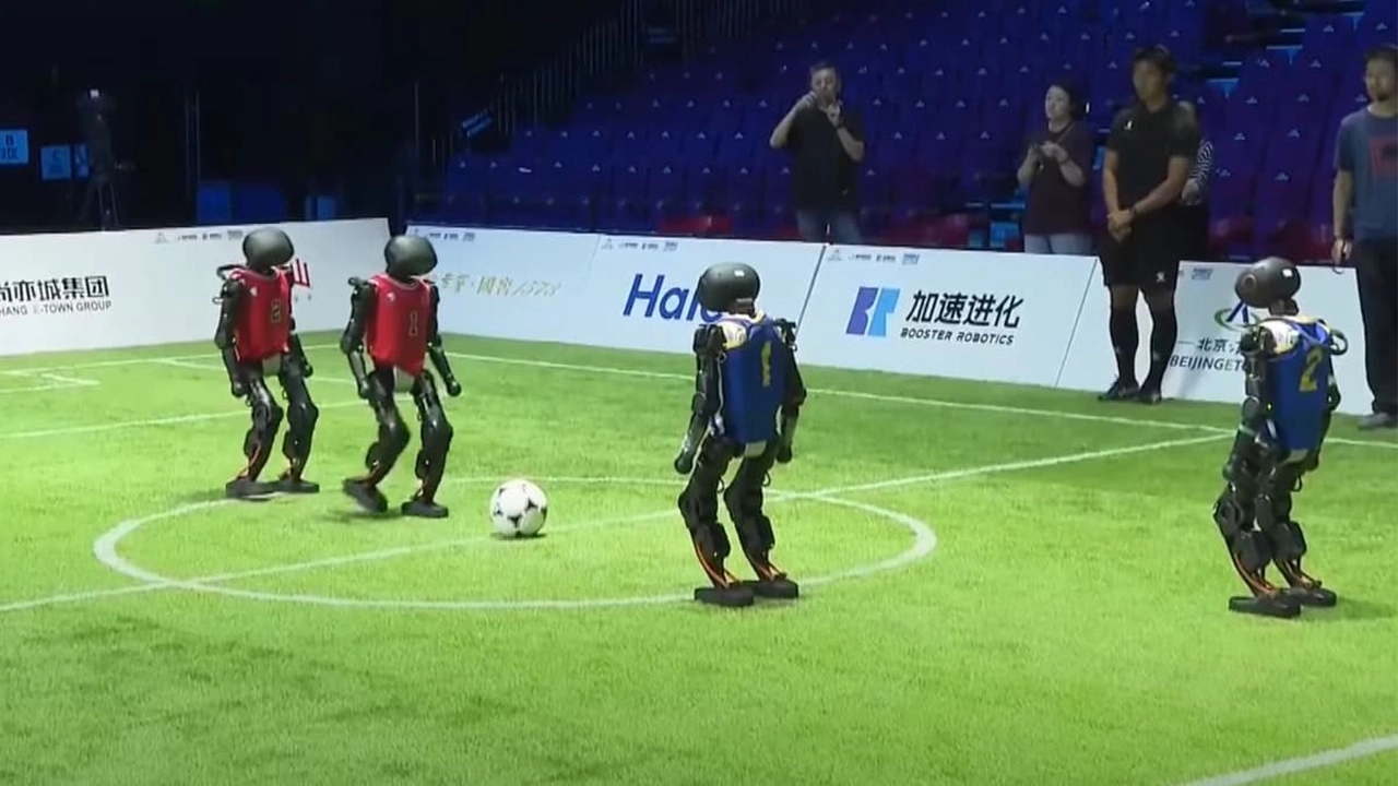 Dünyanın ilk robot futbol ligi