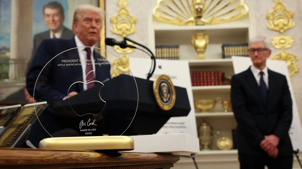 Donald Trump Tim Cook