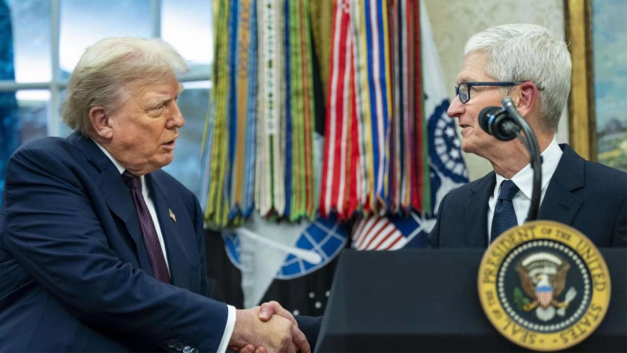 Donald Trump Tim Cook