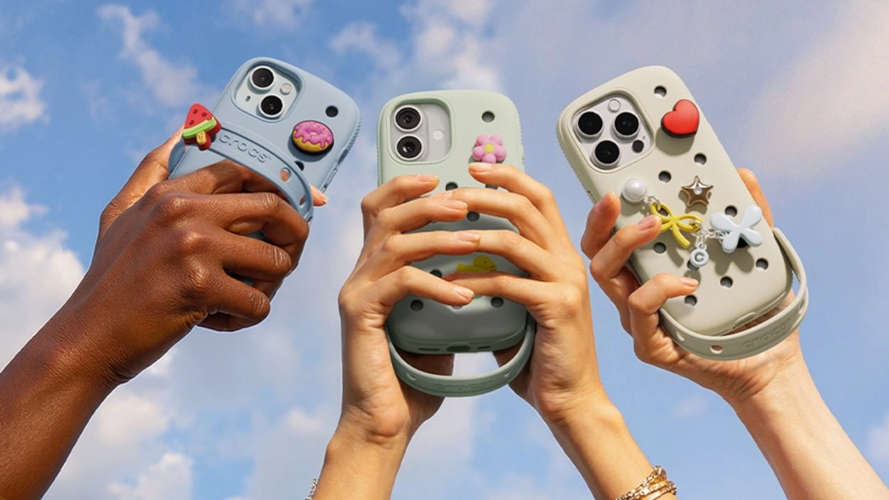 Crocs temalı iPhone kılıfları