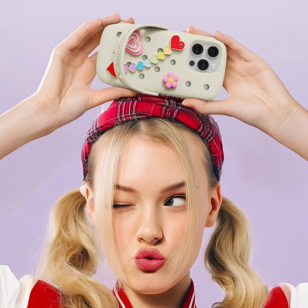 Crocs temalı iPhone kılıfları