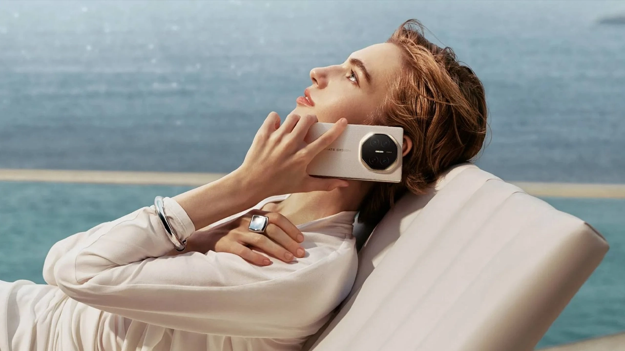 Huawei Mate XTs