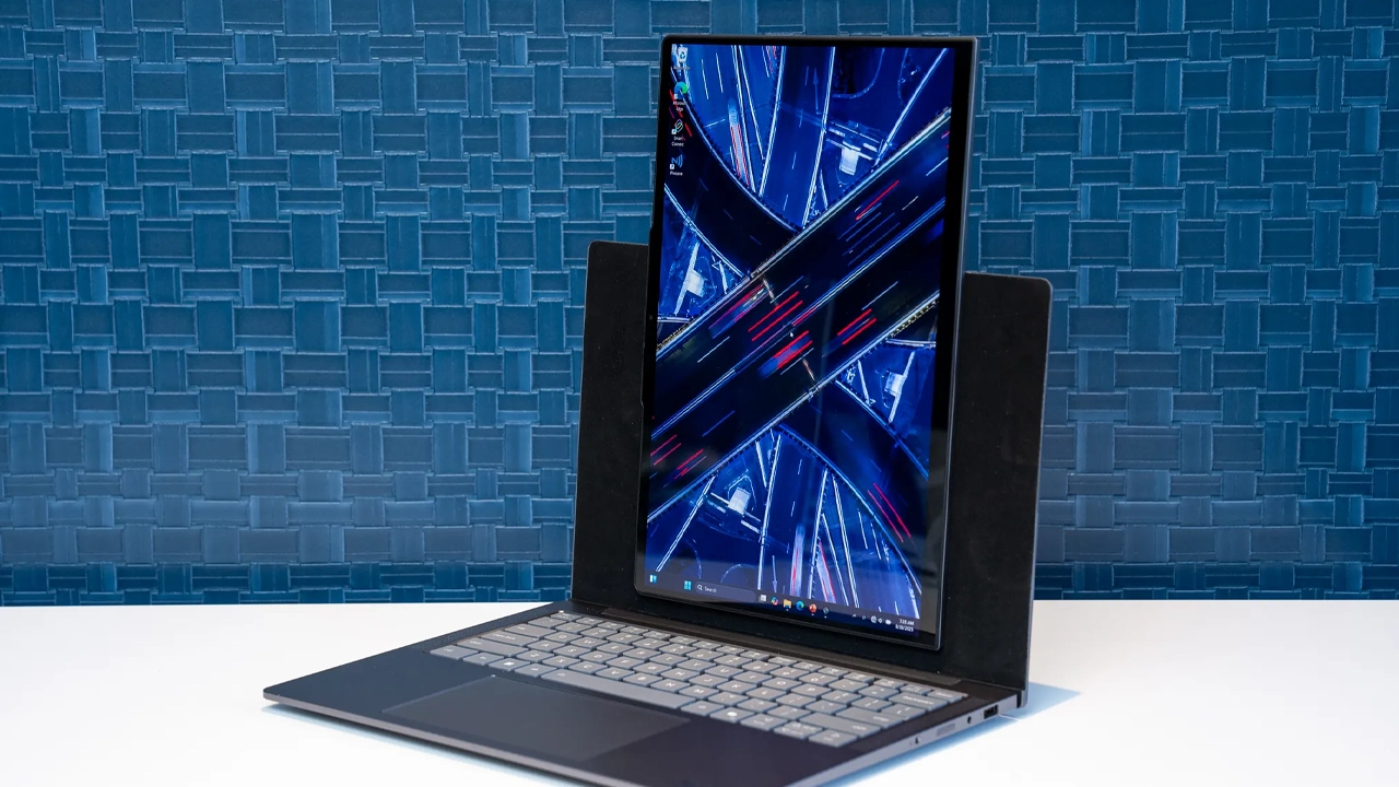 Lenovo’dan döner ekranlı dizüstü bilgisayar konsepti Lenovo ThinkBook VertiFlex Concept