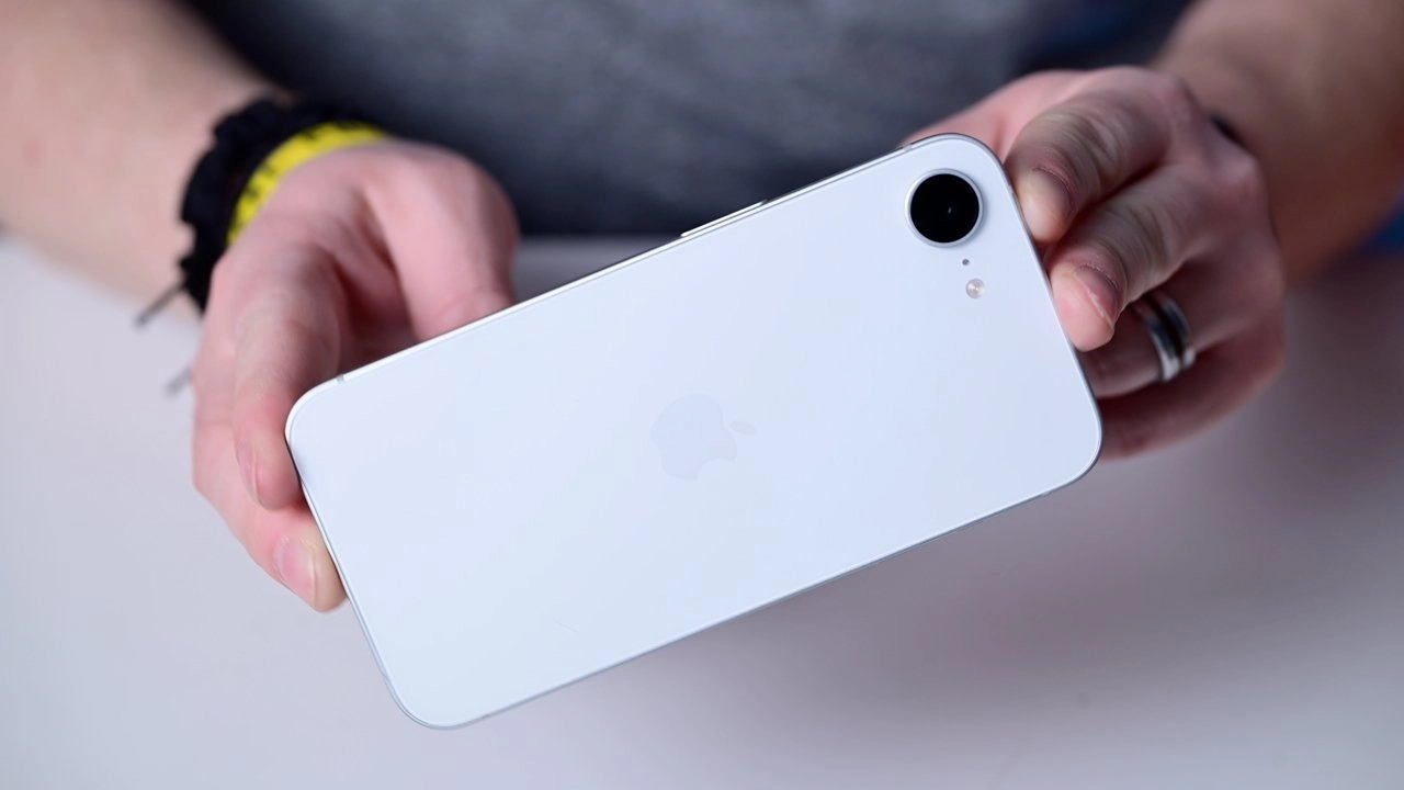 Apple iPhone 17e