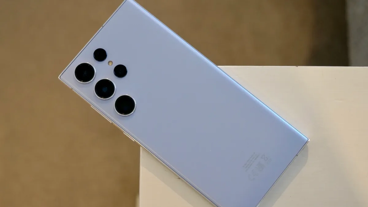 Samsung, Galaxy S23 serisi için One UI 8 dağıtımını geri çekti Galaxy S23 Ultra