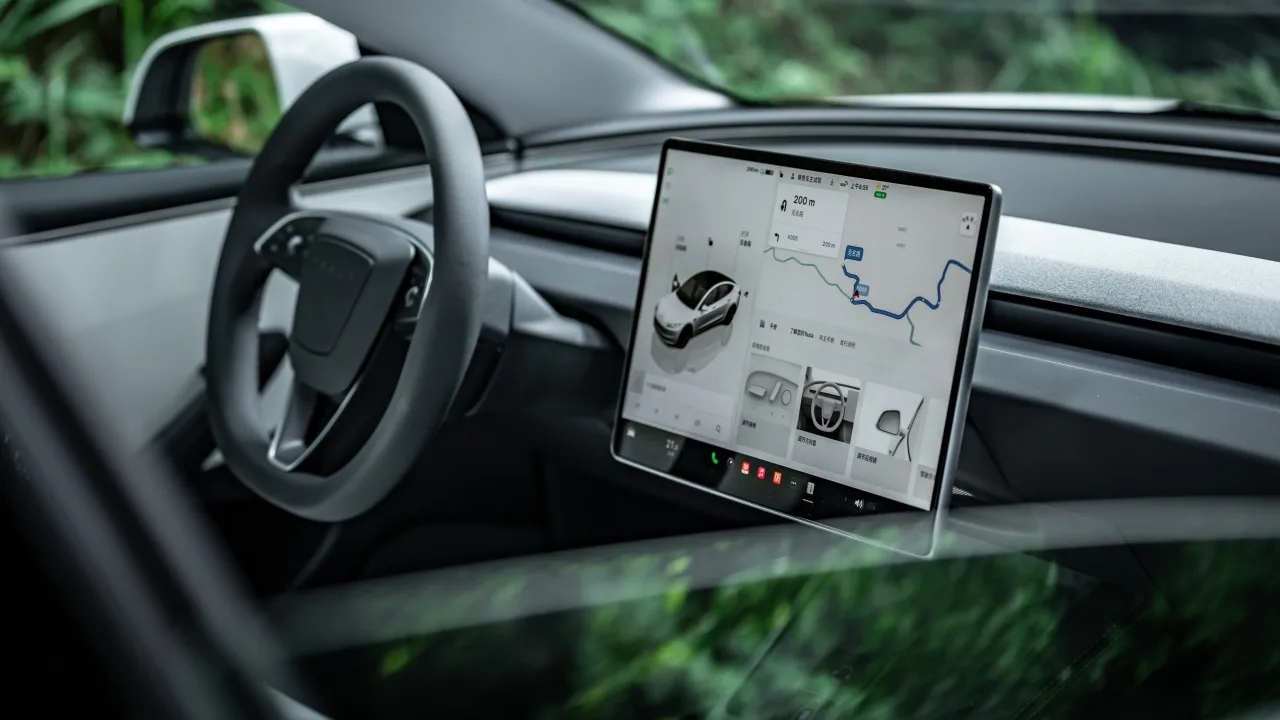 Tesla FSD iç mekan