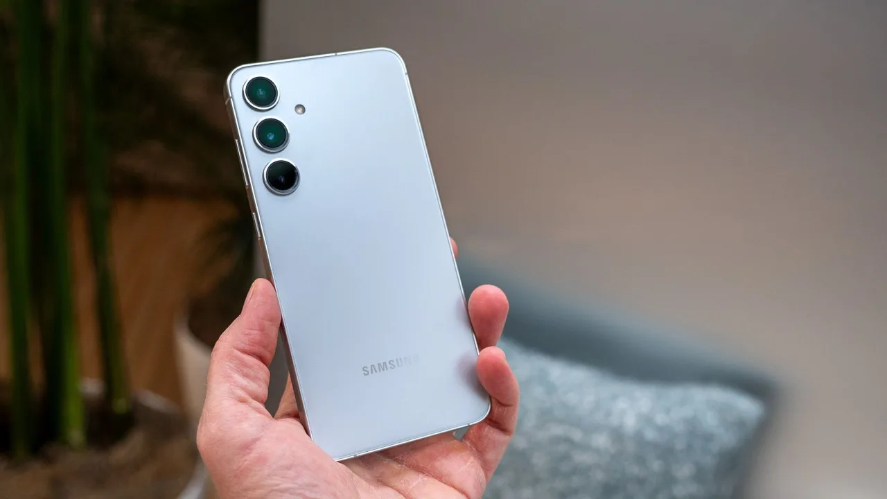 Samsung Galaxy S26 serisi ertelenebilir: Yeni amiral gemisi alarm veriyor Samsung Galaxy telefon