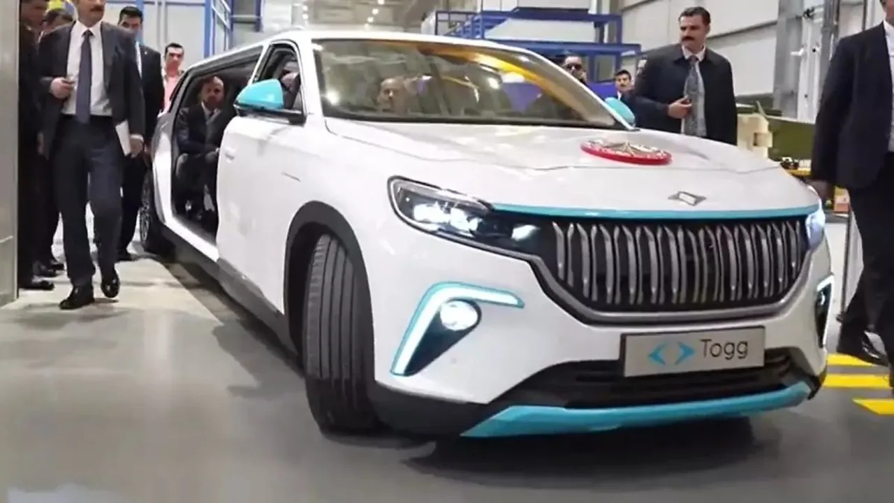 Togg limuzin tarzı özel üretim modeli ile ilk kez görüntülendi Togg limuzin