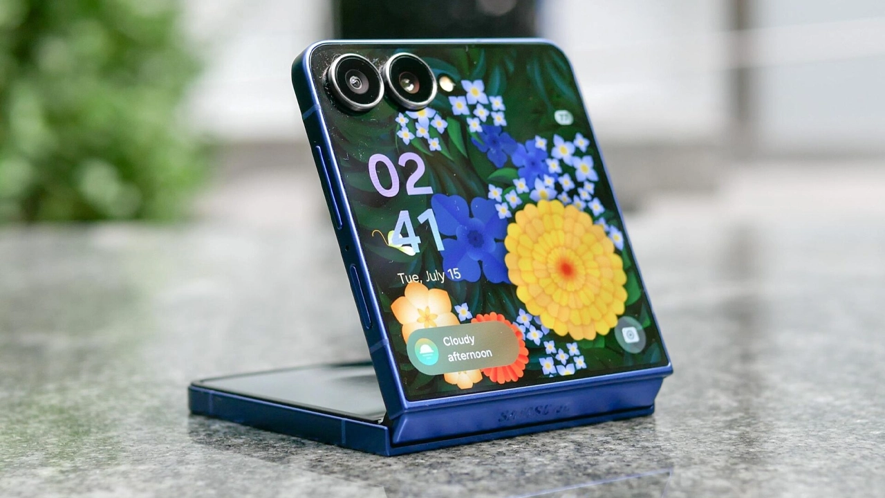 Samsung Galaxy Z Flip 8 daha ince ve hafif olacak Samsung Galaxy Z Flip 8