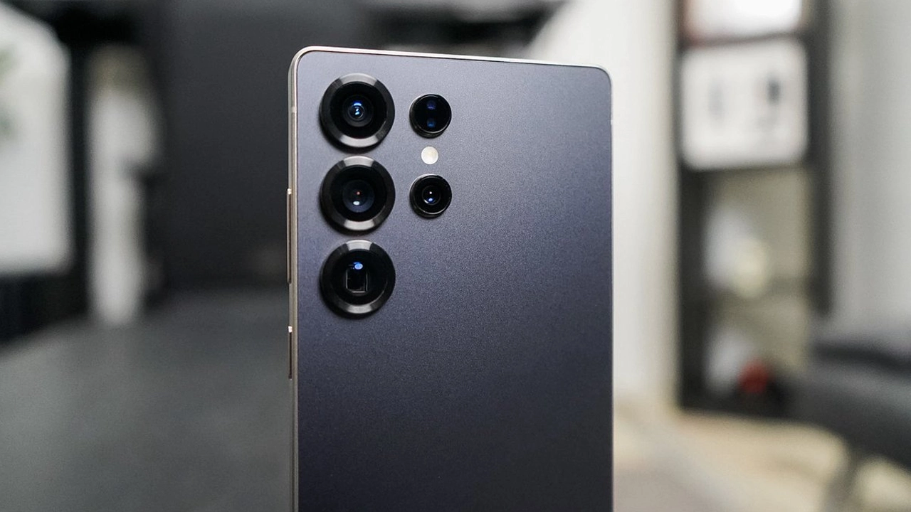 Samsung Galaxy S25 serisi için Kasım ayı güncellemesi çıktı Galaxy S25 Ultra