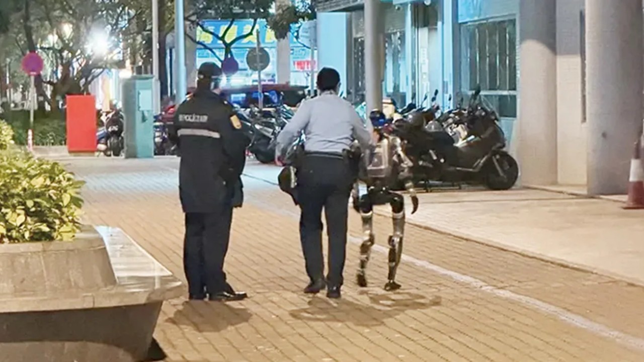 tutuklanan insansı robot