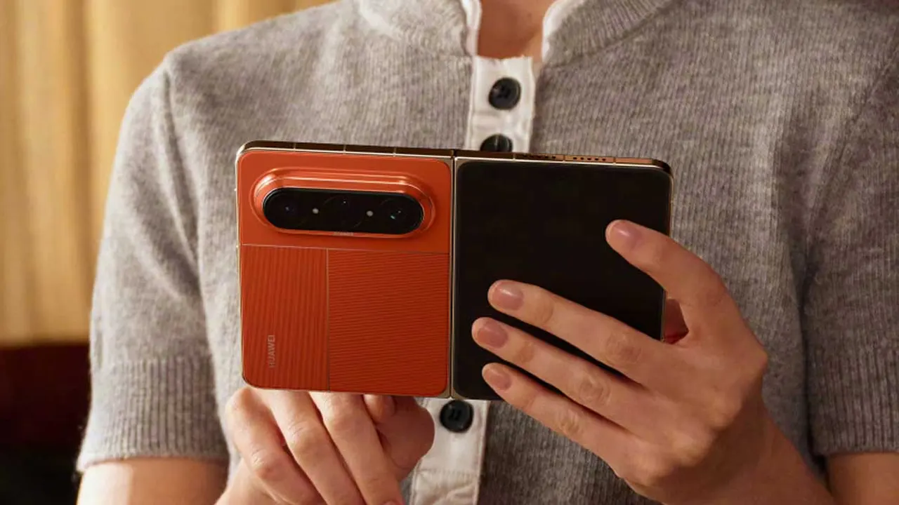 Huawei Pura X Max modeli