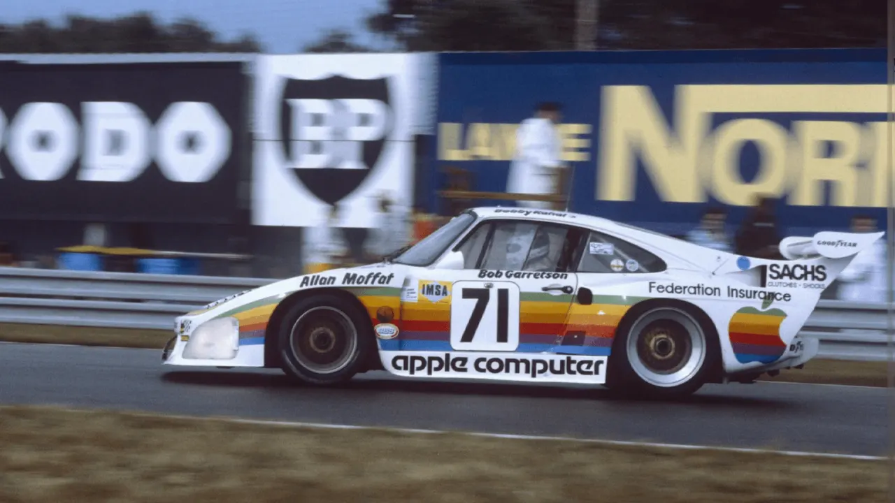Apple'ın nostaljik renkleri Porsche pistlerinde boy gösterdi