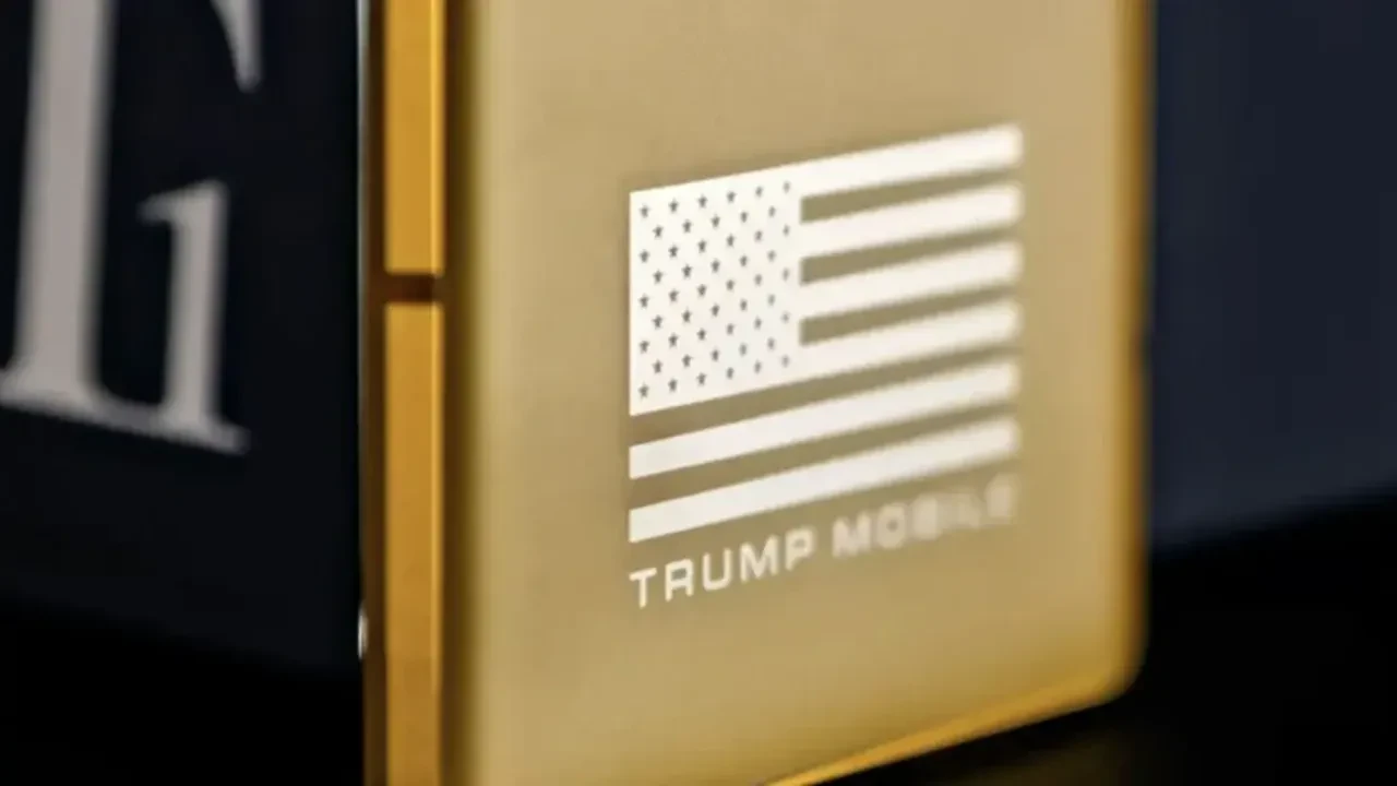 Donald Trump’ın akıllı telefonu, HTC U24 Pro modelinin kopyası çıktı Trump Mobile