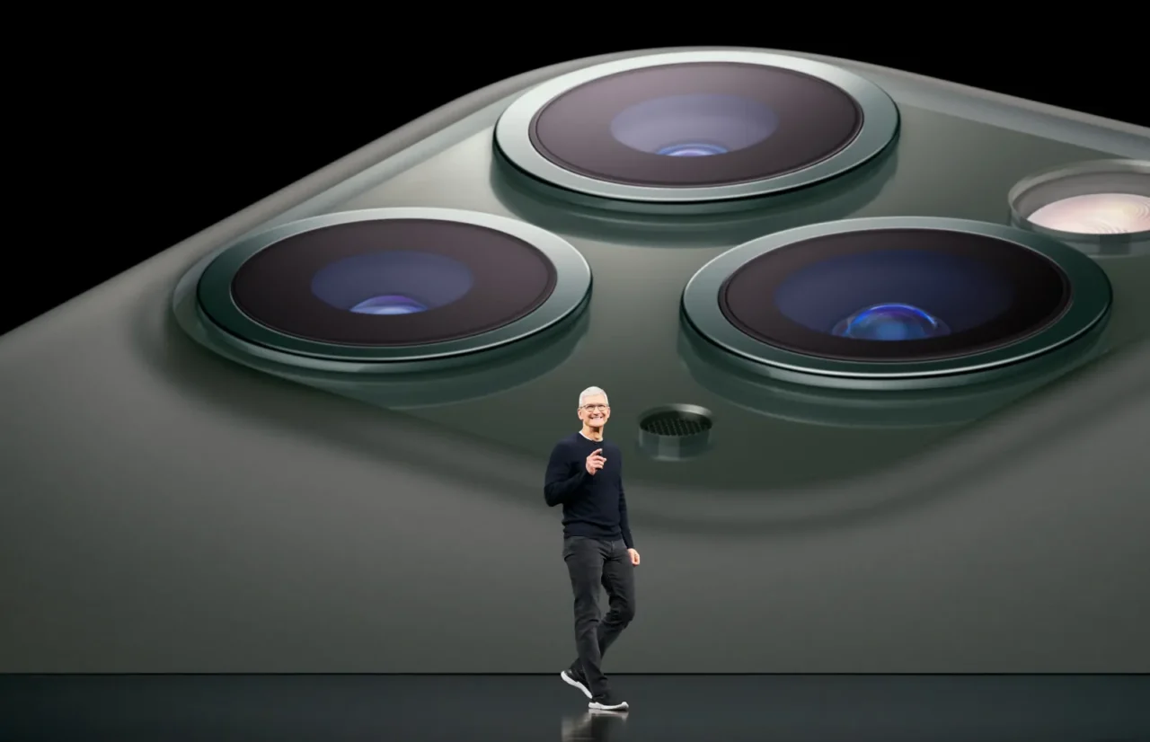 iPhone 18 Pro ve katlanabilir iPhone Ultra Eylül’de geliyor Apple etkinliği Tim Cook