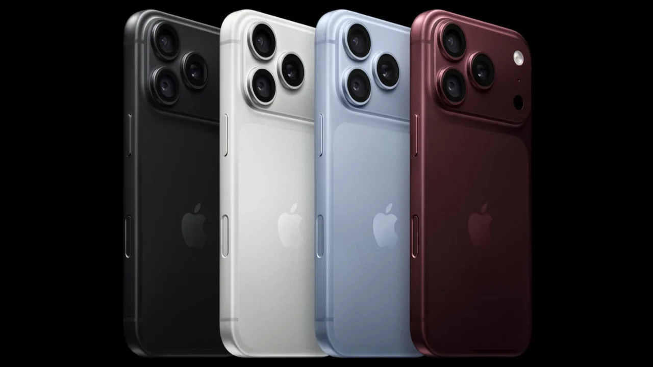 Siyah, gümüş, buzul mavisi ve burgonya renkli iPhone 18 Pro modellerinin arka yüzü