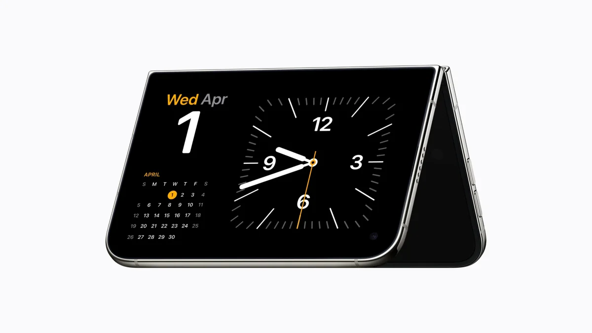 Yarı açık konumda duran iPhone Duo